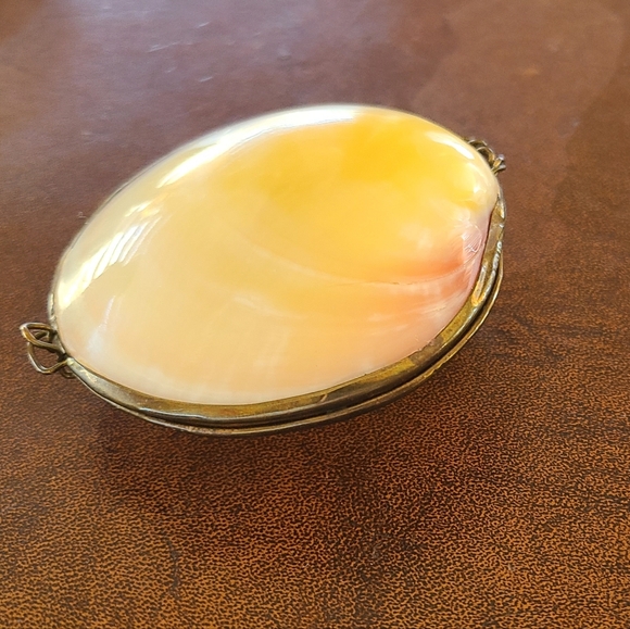 Brass hinged seashell trinket box🐣 - Picture 2 of 6
